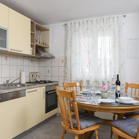 Apartamento Karic *